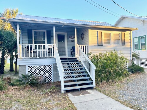 Aunt May's - Waterfront Cottage in Cedar Key!