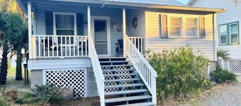 Aunt May's - Waterfront Cottage in Cedar Key!