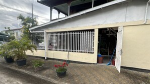 Unclassified image, 5 of 16, button - SB7  (Paramaribo)