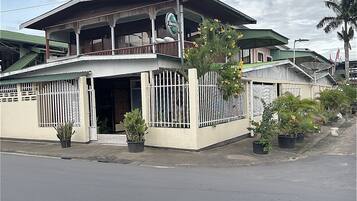 Mặt tiền nơi lưu trú