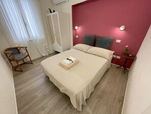2 Schlafzimmer, Schreibtisch, Bügeleisen/Bügelbrett, kostenloses WLAN