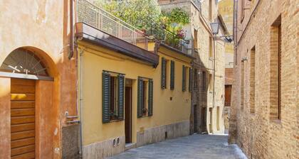 Magione 10 – House with 2 rooms in the old center of Siena, 900 m to Il Campo