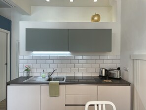 Kühlschrank, Herdplatte, Geschirrspüler