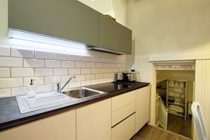 Refrigerador, placa de cocina, lavavajillas, cafetera/tetera