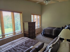 5 chambres, fer et planche à repasser, Wi-Fi, draps fournis