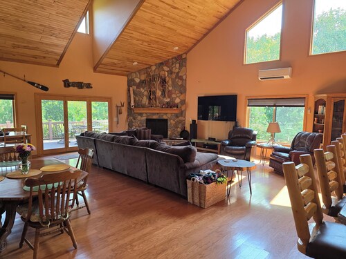5-bedroom, 3.5 bath house on Lake Vermilion with WiFi, AC. Enjoy your stay