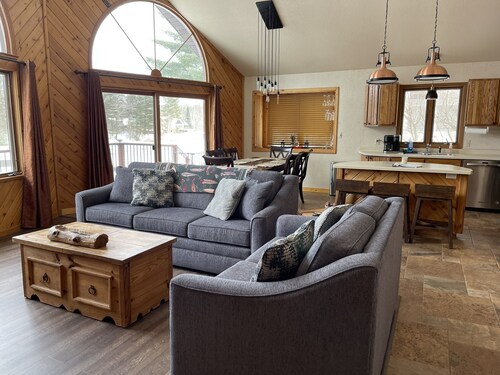 3BR Waterfront Home Steps to Downtown Eagle River