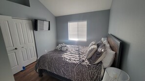 3 bedrooms, iron/ironing board, WiFi, bed sheets