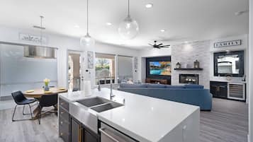 House | Private kitchen | Full-sized fridge, microwave, oven, stovetop