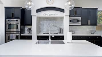House | Private kitchen | Full-sized fridge, microwave, oven, stovetop