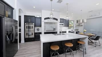 House | Private kitchen | Full-sized fridge, microwave, oven, stovetop