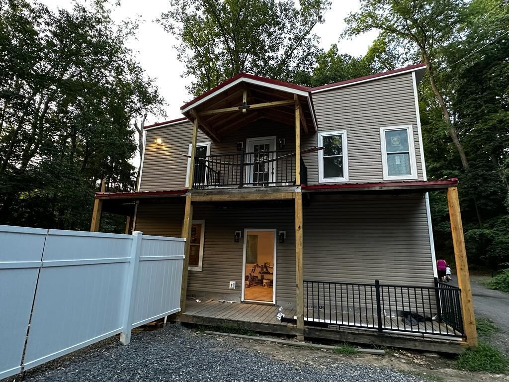 Creekside Home w/ Private Yard and Creek Access w/ Running Water Sounds