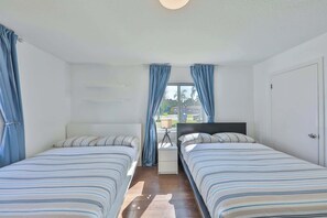 3 bedrooms, desk, iron/ironing board, travel cot - Jungle Happiness STR-2651 (Hollywood)