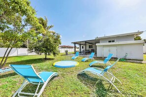 Property grounds - Jungle Happiness STR-2651 (Hollywood)