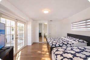 3 bedrooms, desk, iron/ironing board, travel cot - Jungle Happiness STR-2651 (Hollywood)