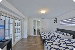 3 bedrooms, desk, iron/ironing board, travel cot - Jungle Happiness STR-2651 (Hollywood)