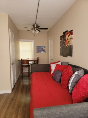 Smart TV - EaglesNest King Williams Downtown Pearl &Riverwalk Studio (San Antonio)