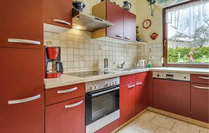 Fridge, stovetop, dishwasher, cookware/dishes/utensils
