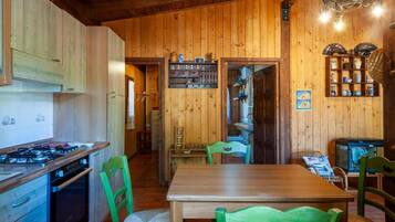 Frigorifero, piano cottura, macchina per tè/caffè