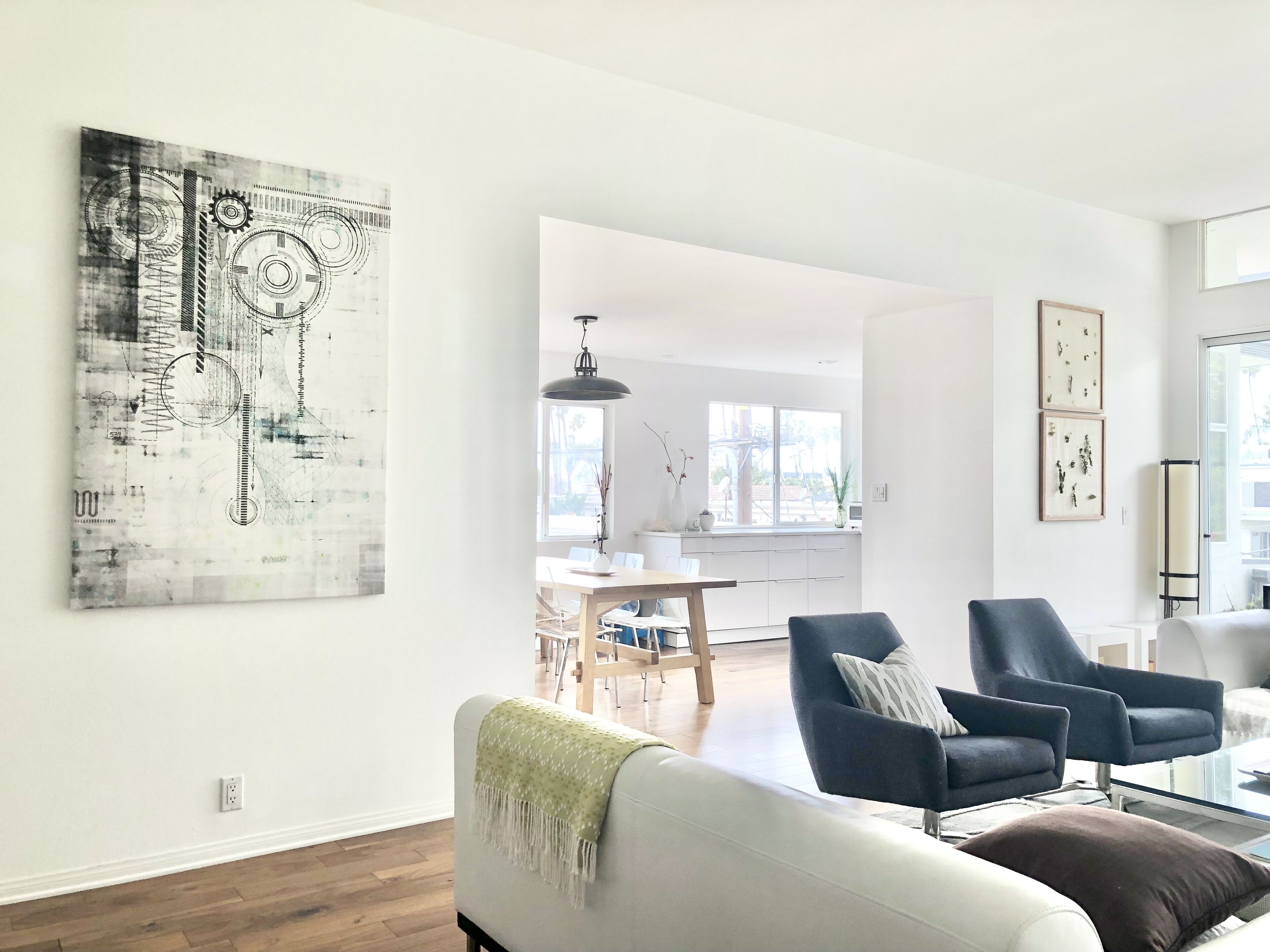 Airy Spacious Bright Top Floor Views. Walk2 Eats Beach Downtown Medical+Hospital