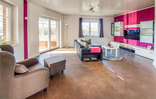 Nice home in Schneverdingen with WiFi