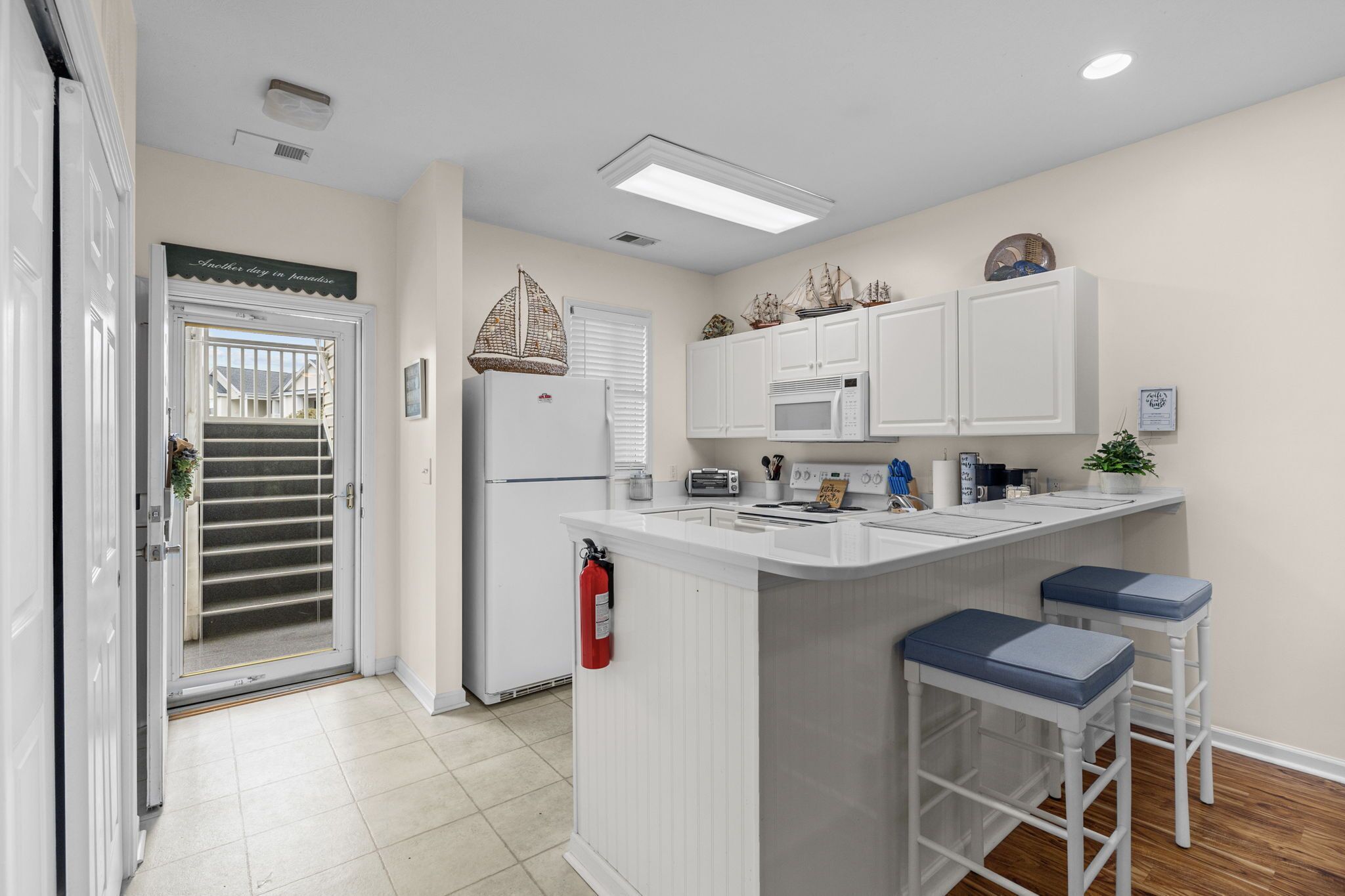 Newly renovated N. Myrtle 2brm. Condo