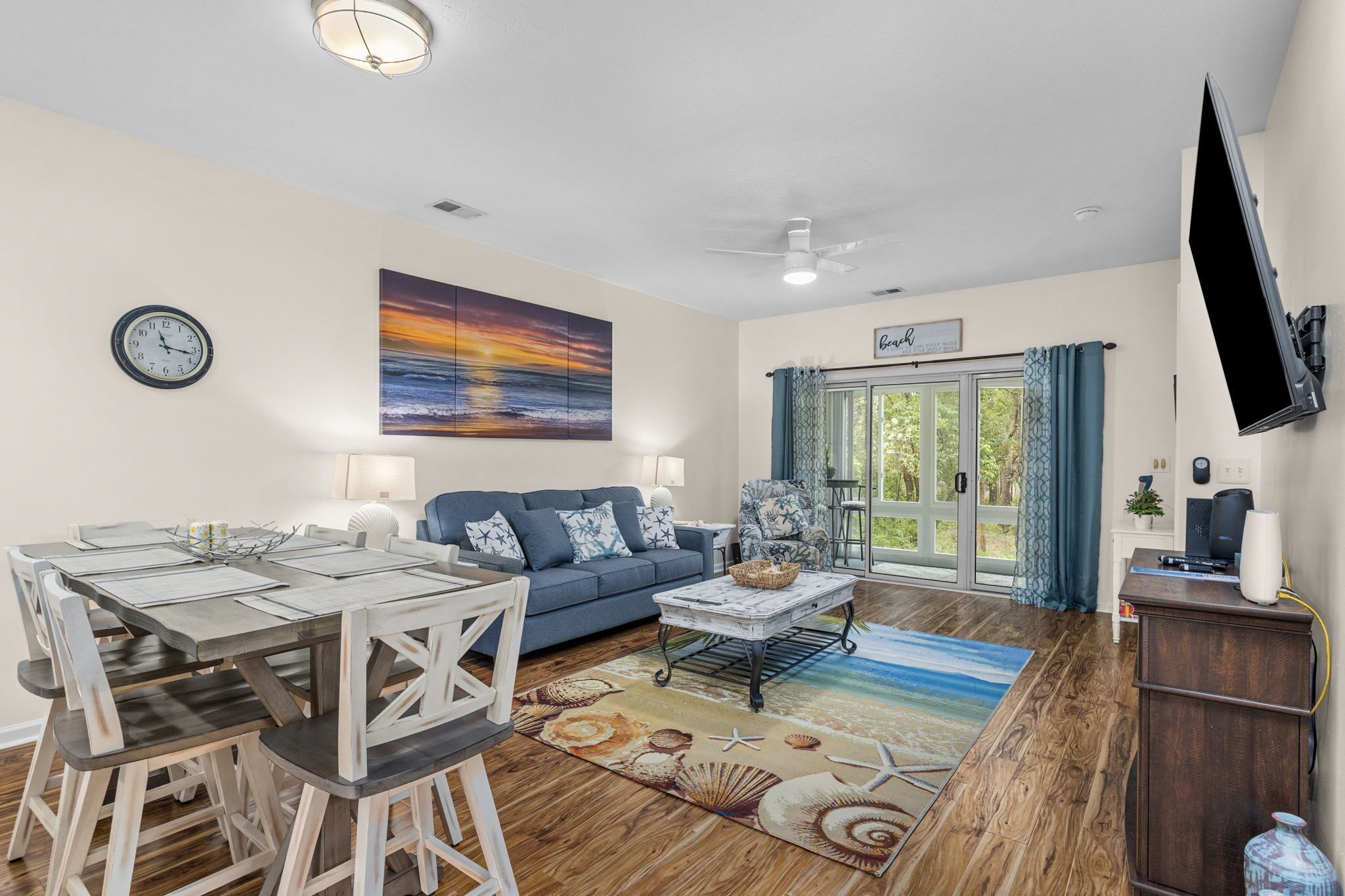 Newly renovated N. Myrtle 2brm. Condo