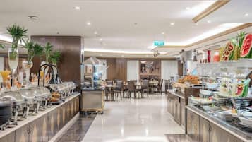 Desayuno buffet (SAR 60 por persona)