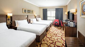 Habitación superior, varias camas, vistas a la ciudad | Sábanas de algodón egipcio y ropa de cama de alta calidad