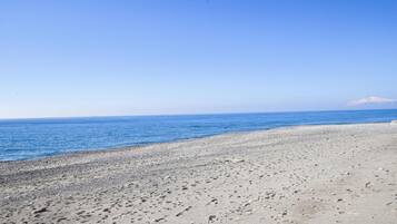 Una spiaggia nelle vicinanze