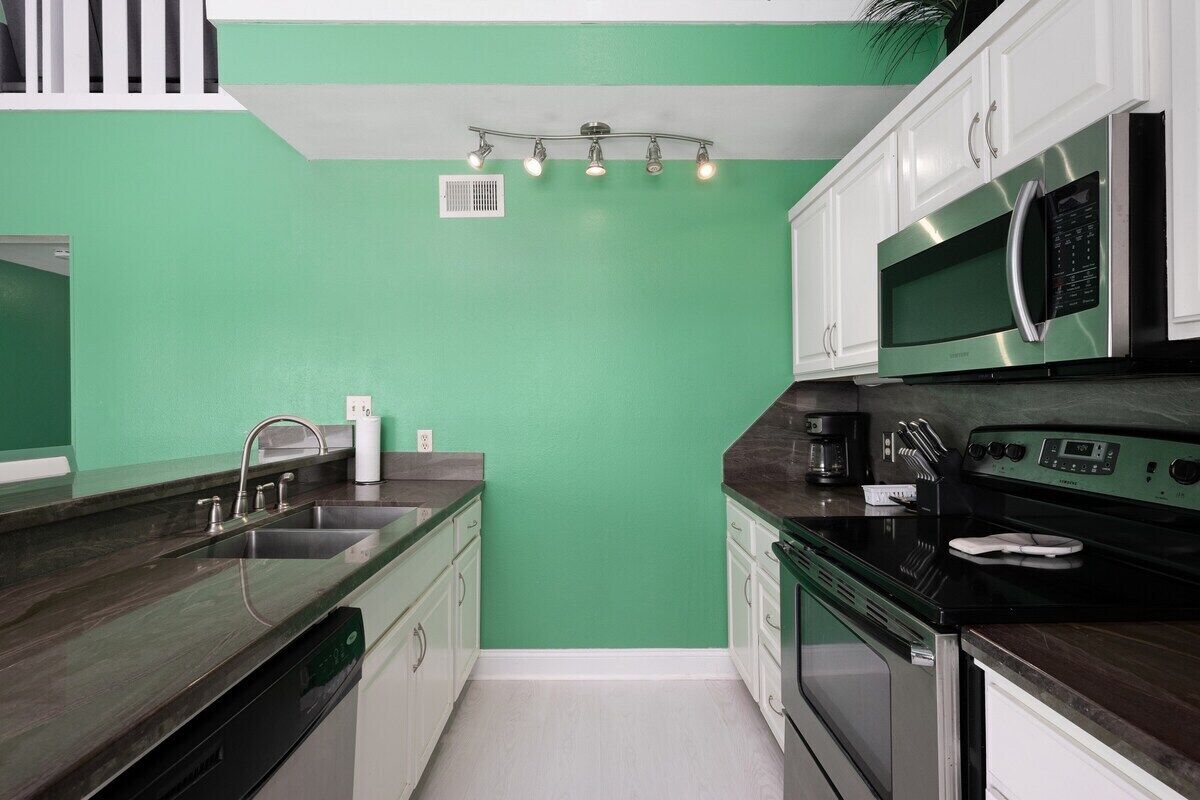 Captivating 3BR Retreat w Spectacular Sea View