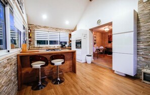 Kühlschrank, Ofen, Herdplatte, Geschirrspüler
