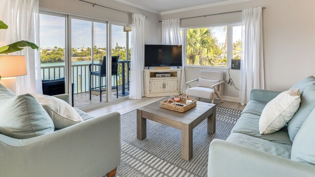 TV - Waterfront Nokomis Condo < Half Mile to Beach! (Nokomis)