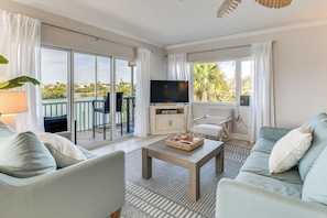 TV - Waterfront Nokomis Condo < Half Mile to Beach! (Nokomis)