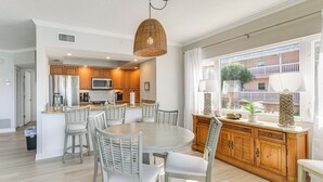 Dining - Waterfront Nokomis Condo < Half Mile to Beach! (Nokomis)