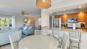 Interior - Waterfront Nokomis Condo < Half Mile to Beach! (Nokomis)