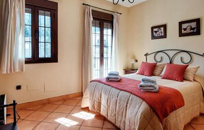 3 chambres, lit parapluie, Wi-Fi gratuit, draps fournis