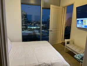 1 habitación, tabla de planchar con plancha, wifi gratis y ropa de cama