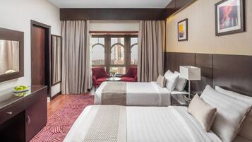 Caja de seguridad en la habitación y cortinas blackout