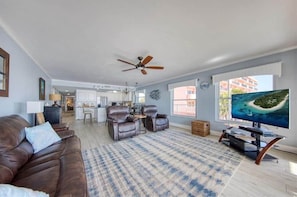 Living area - Direct Beachfront Condo, Ocean balcony view! (Indian Shores)