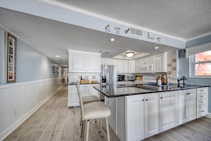 Private kitchen - Direct Beachfront Condo, Ocean balcony view! (Indian Shores)
