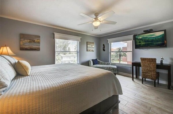 Room - Direct Beachfront Condo, Ocean balcony view! (Indian Shores)