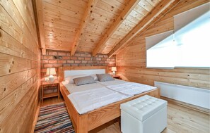 3 bedrooms, travel crib, free WiFi, bed sheets