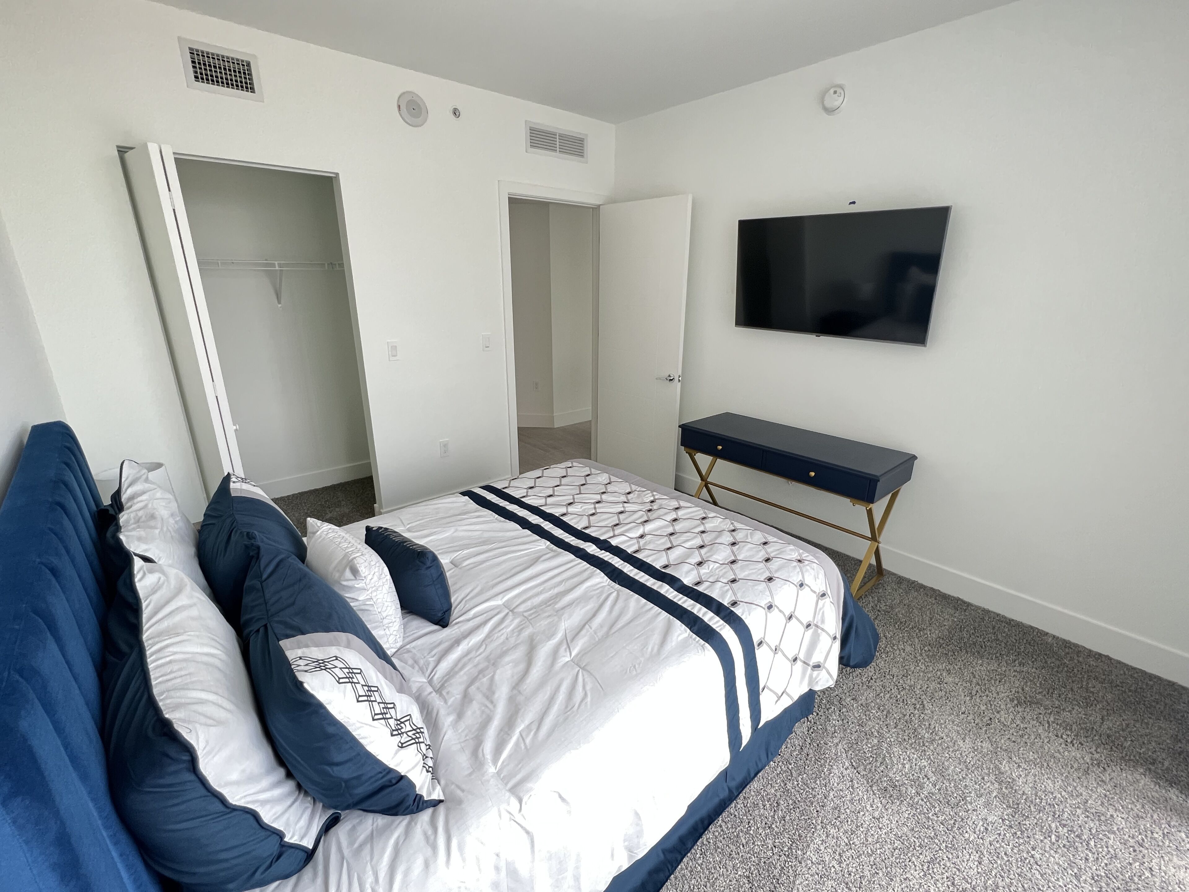 2 BEDROOM CONDO ON LAS OLAS/ FORT LAUDERDALE with balcony