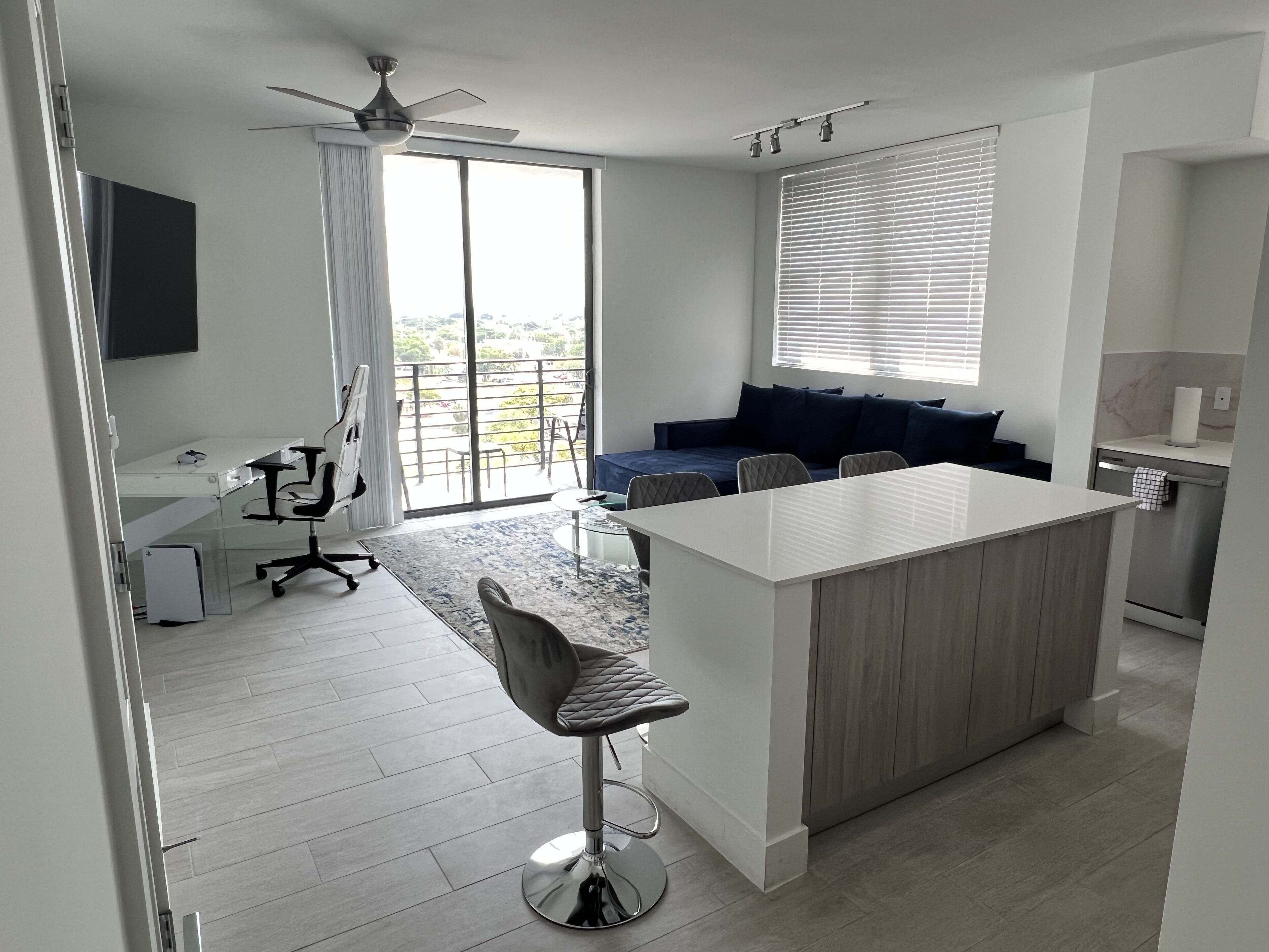 2 BEDROOM CONDO ON LAS OLAS/ FORT LAUDERDALE with balcony