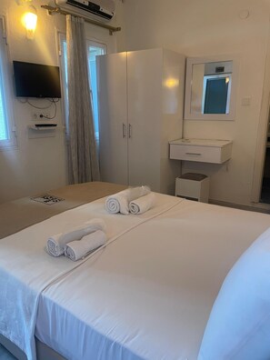 Basic Double Room | Free WiFi, bed sheets