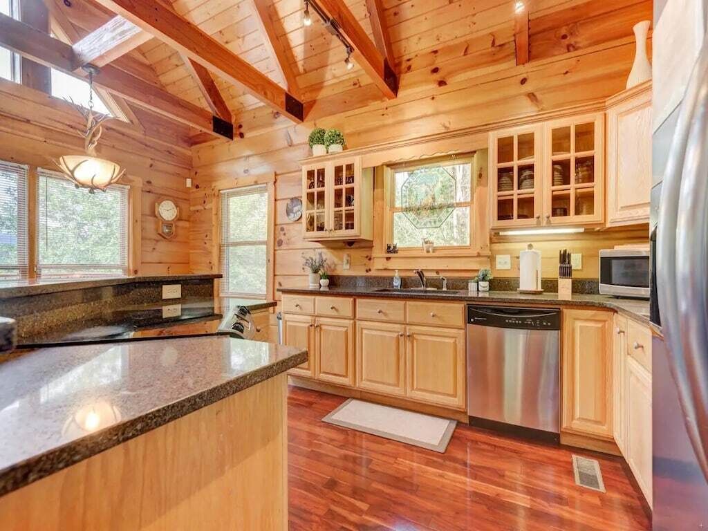 LUX 4BD Lodge w/ Views! Fire Pits + HOT TUB + Pool