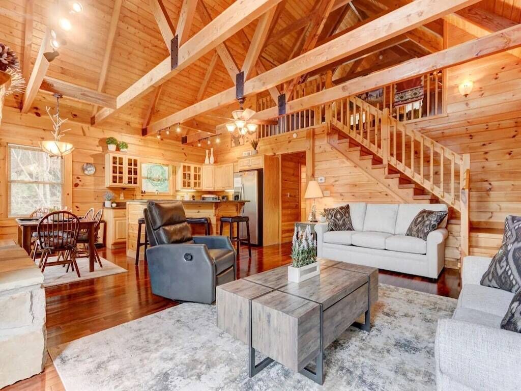 LUX 4BD Lodge w/ Views! Fire Pits + HOT TUB + Pool