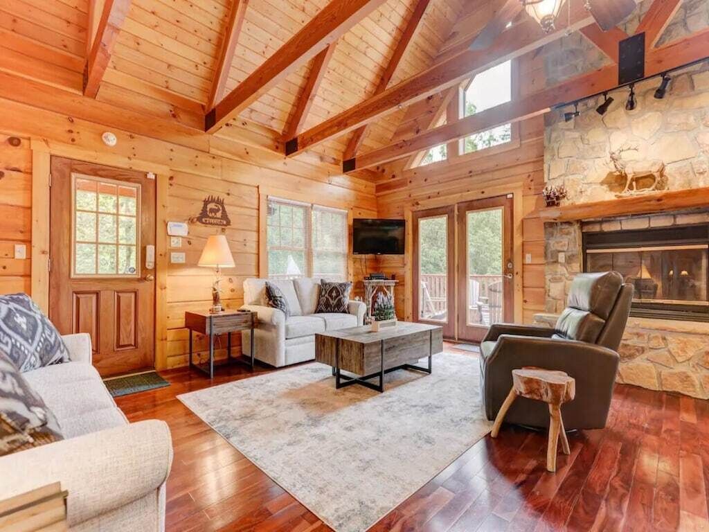 LUX 4BD Lodge w/ Views! Fire Pits + HOT TUB + Pool