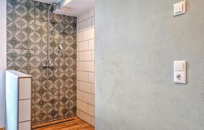 Combined shower/tub - 3 bedroom cozy apartment in Nebra (Nebra)